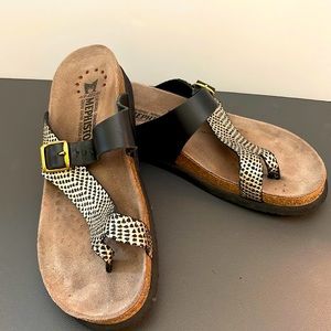 Mephisto black/reptile Thong 40 EUC